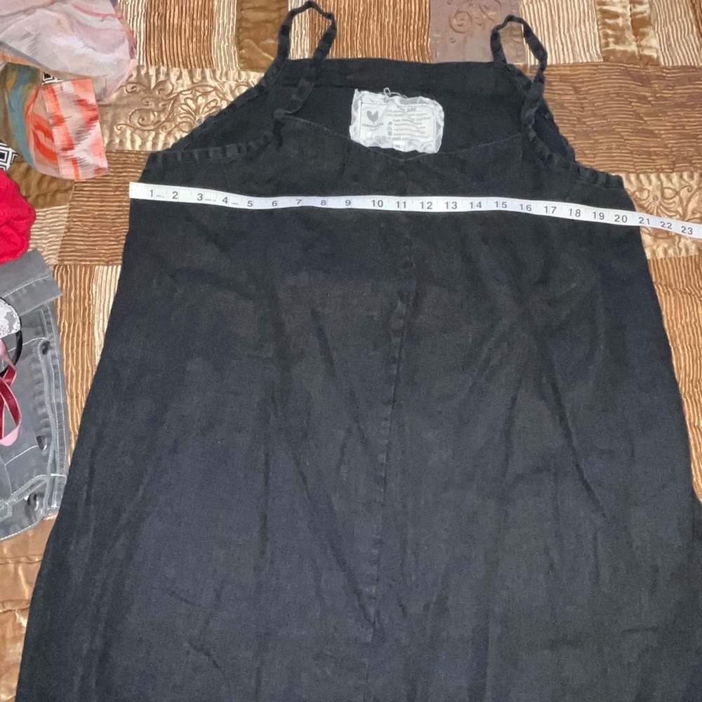 Elegant Black Midi Dress - Picture 4 of 5